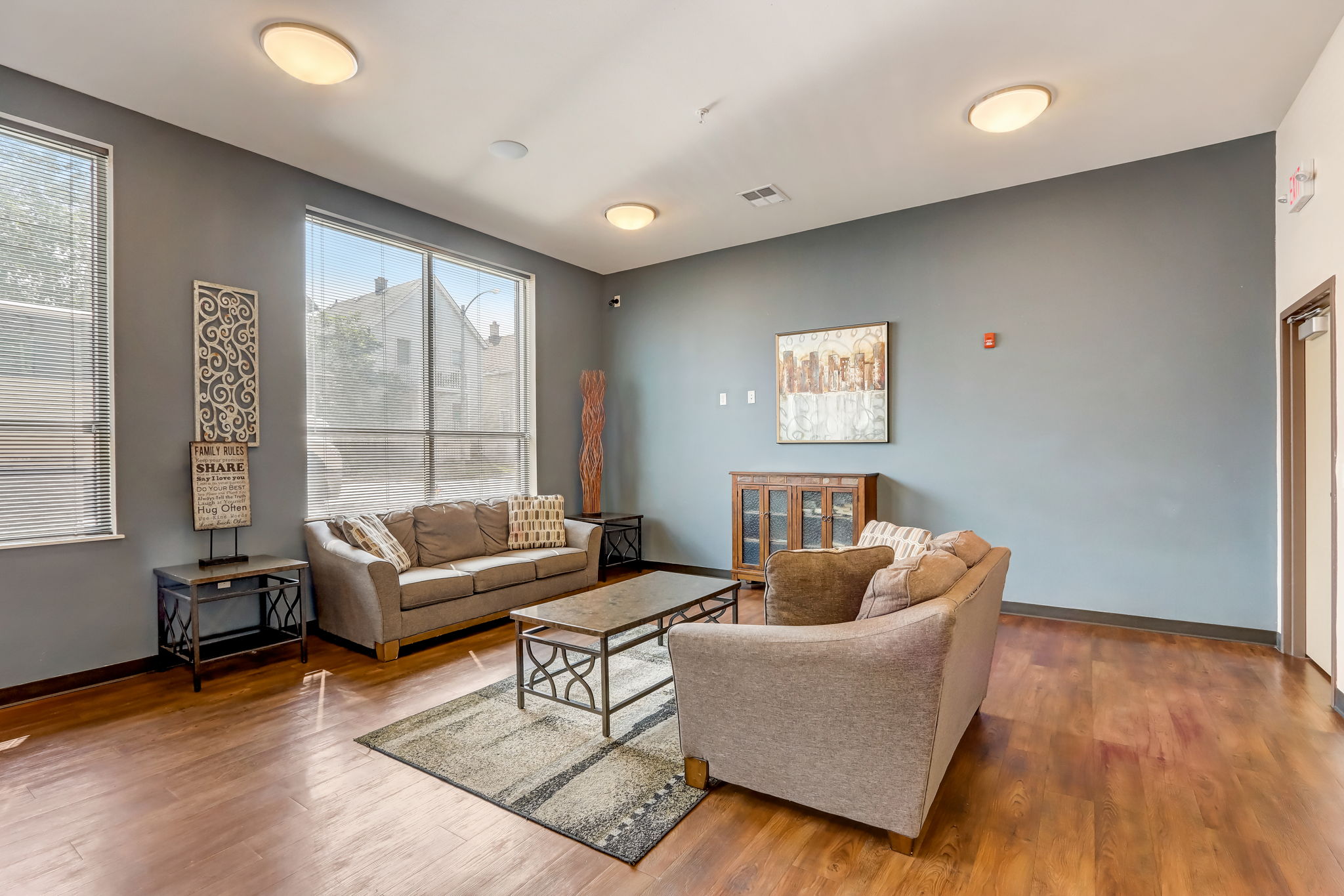 1483-web-or-mls-E Brown St 302-003.jpg